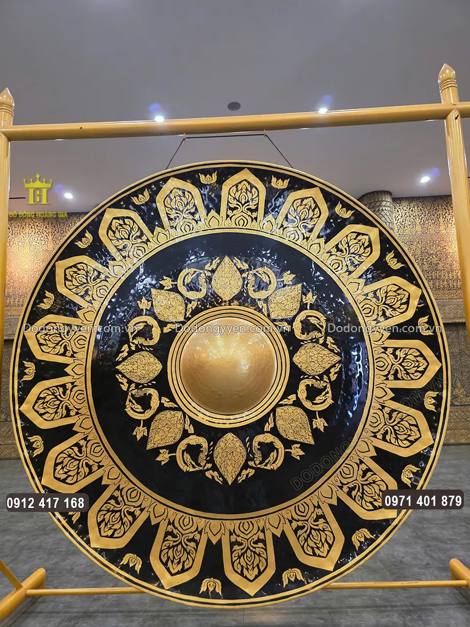 Vật phẩm được l&agrave;m từ đồng v&agrave;ng nguy&ecirc;n tấm d&agrave;y dặn, chăc chắn